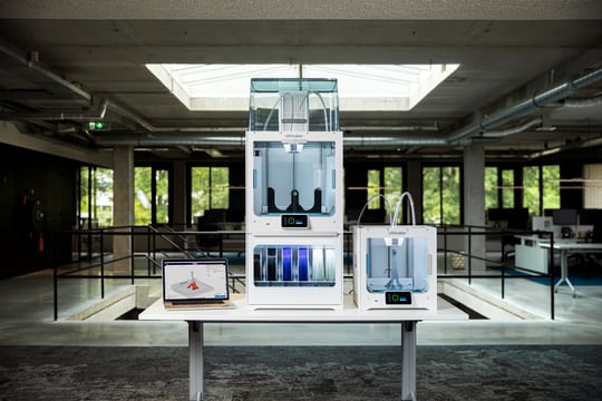 Ultimaker-S3-S5-Pro-Bundle-Air-manager-Material-station-photography-156 (1)